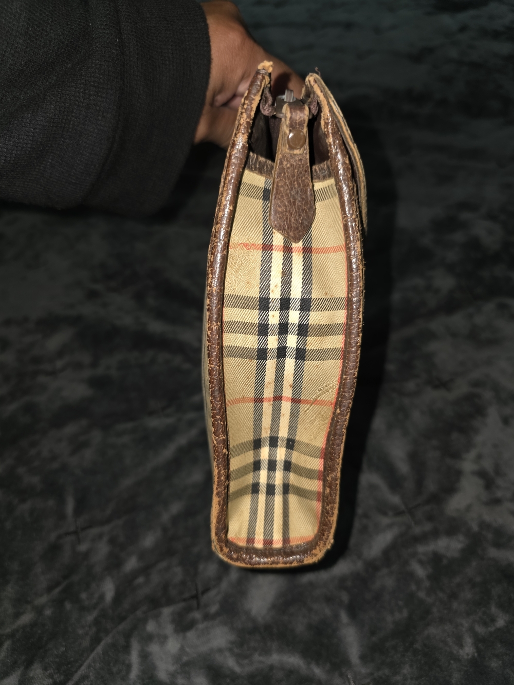 Burberry's Vintage Classic Beige Check Pouch with Brown Leather Flap - Picture 9 of 11